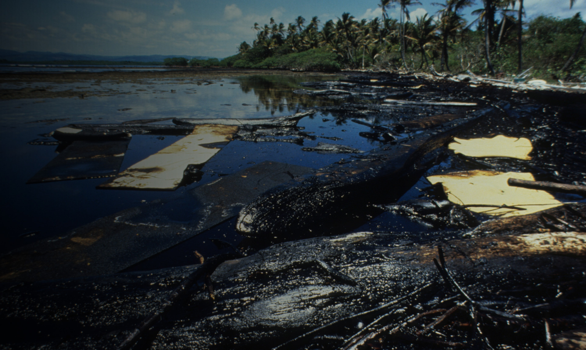 The breakup of the tanker Witwater spilled 14,000 barrels of diesel oil and Bunker C near Galeta. Eighteen years later, 75,000 barrels of crude oil spills was spilled near the station
