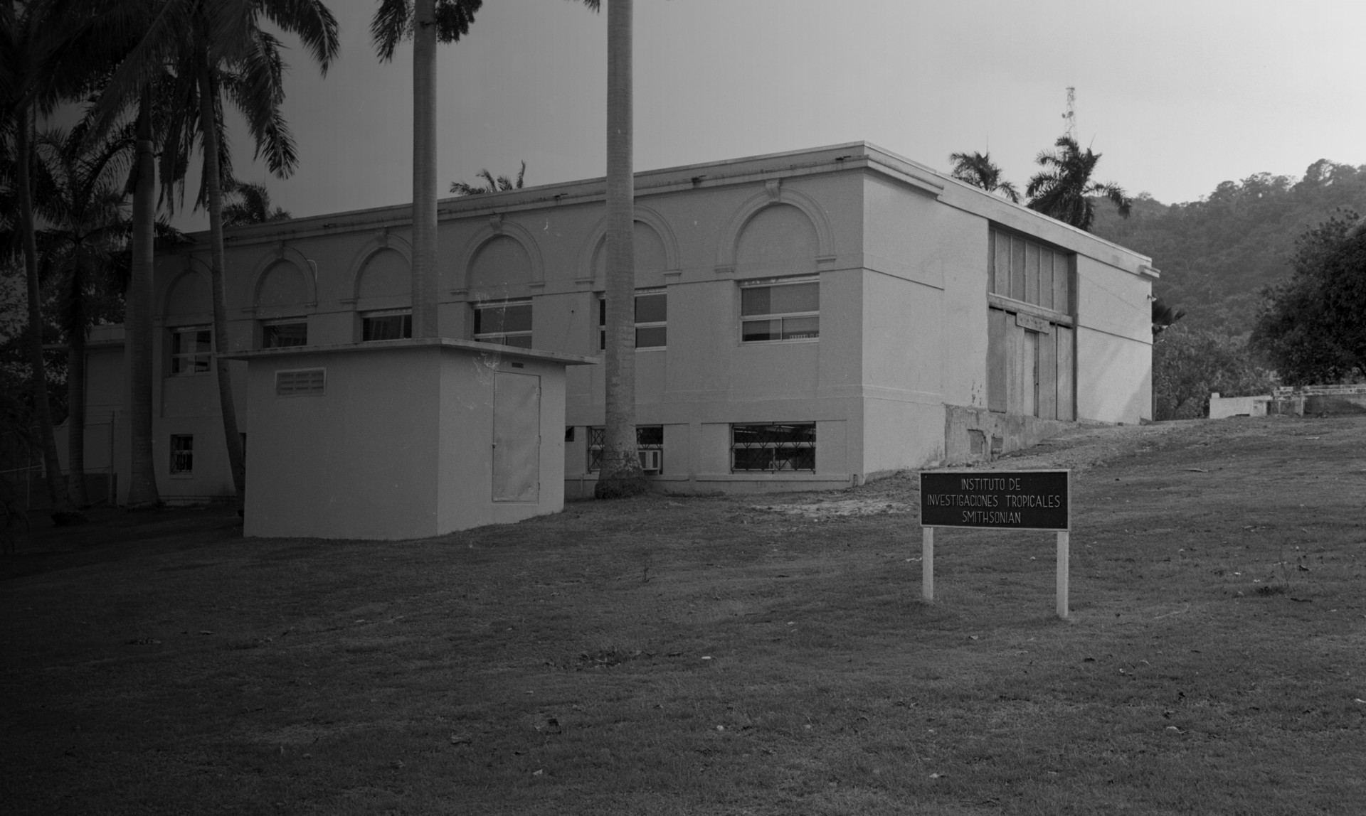 The Smithsonian obtains the site of the Tivoli Hotel to build a new library and administrative headquarters