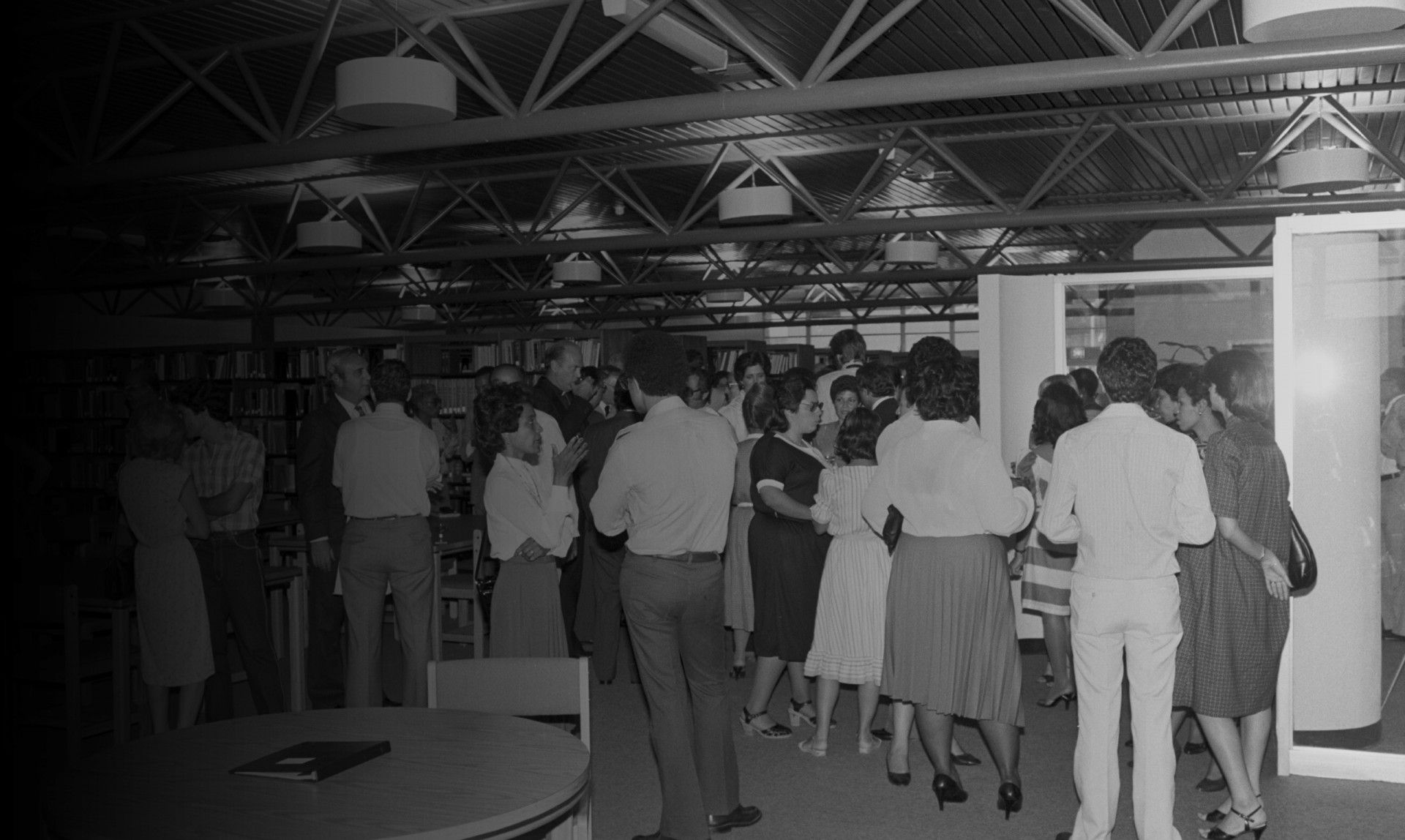 STRI’s library opens to house the biggest collection of reference material of tropical science in the world STRI’s library opens to house the biggest collection of reference material of tropical science in the world