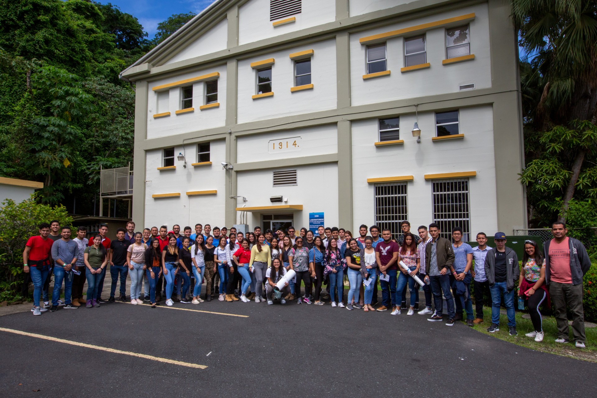 Naos Marine Laboratories for 65 students from the Technological University of Panama-Chiriquí