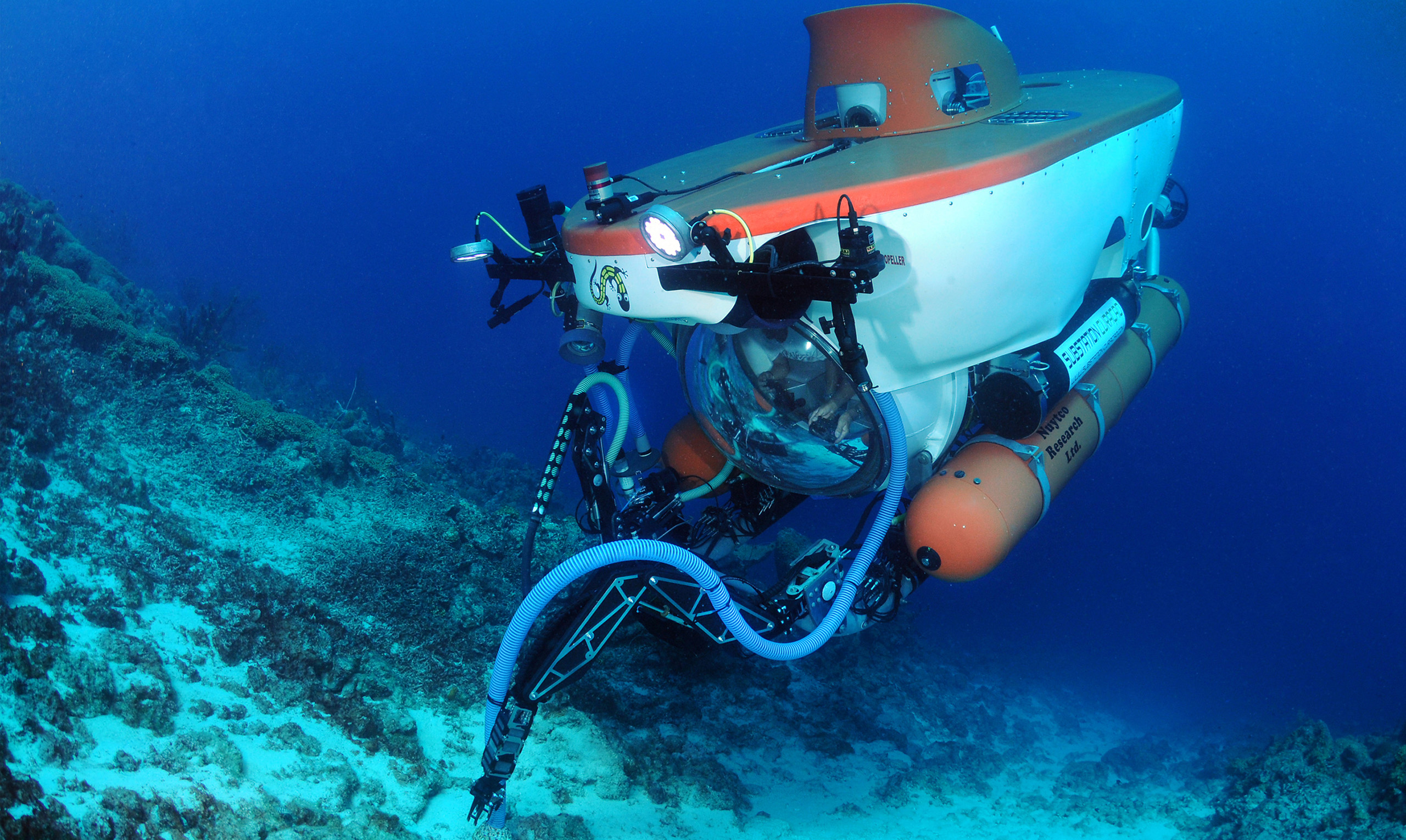 Submersible underwater research hi-res stock photography and